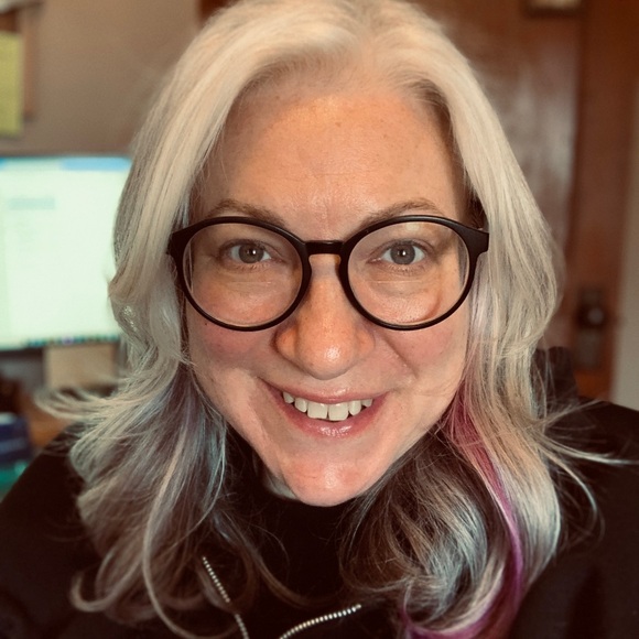 Meet your Posher, Melissa - Picture 2 of 3